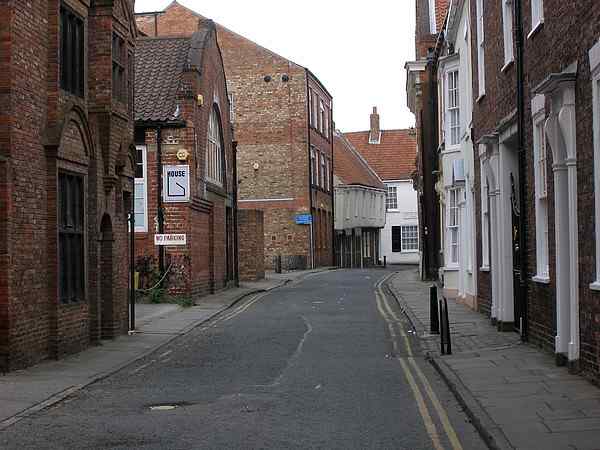 Looking towards Chapter House Street.